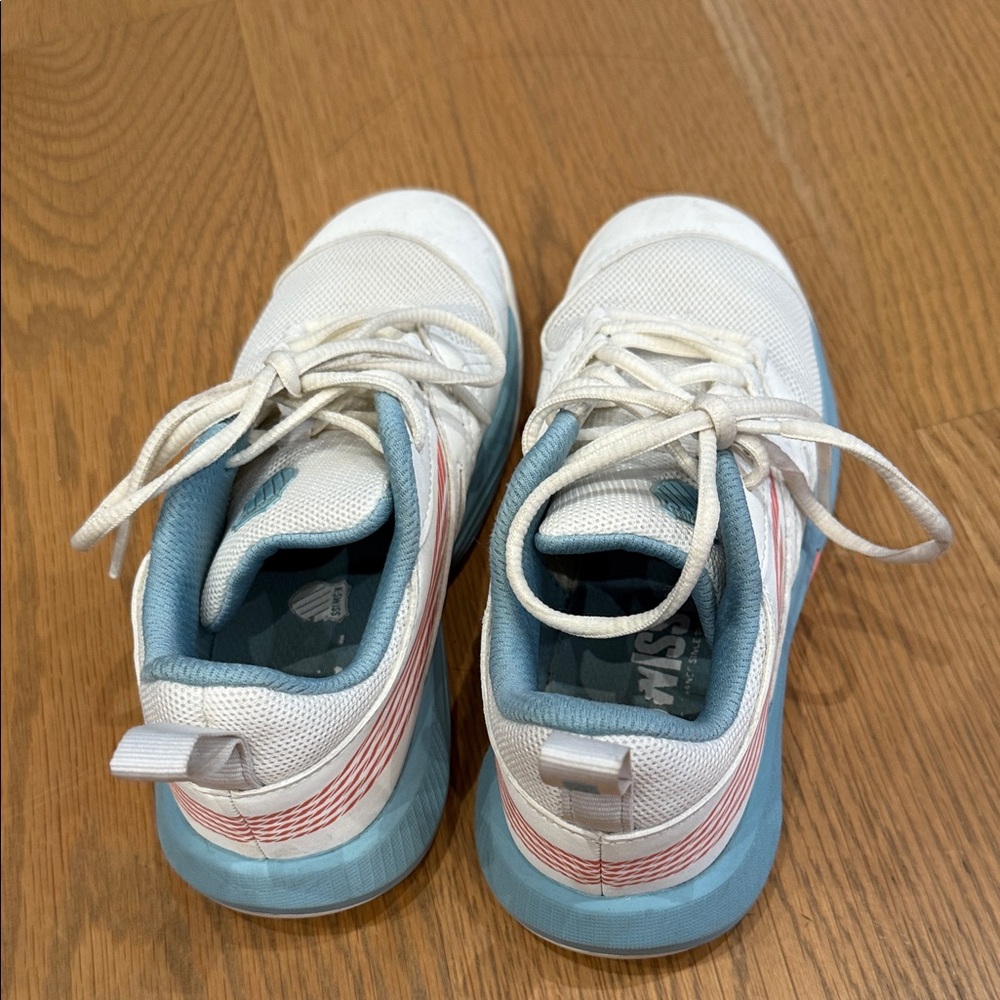 K Swiss girls tennis shoes (lightly used)